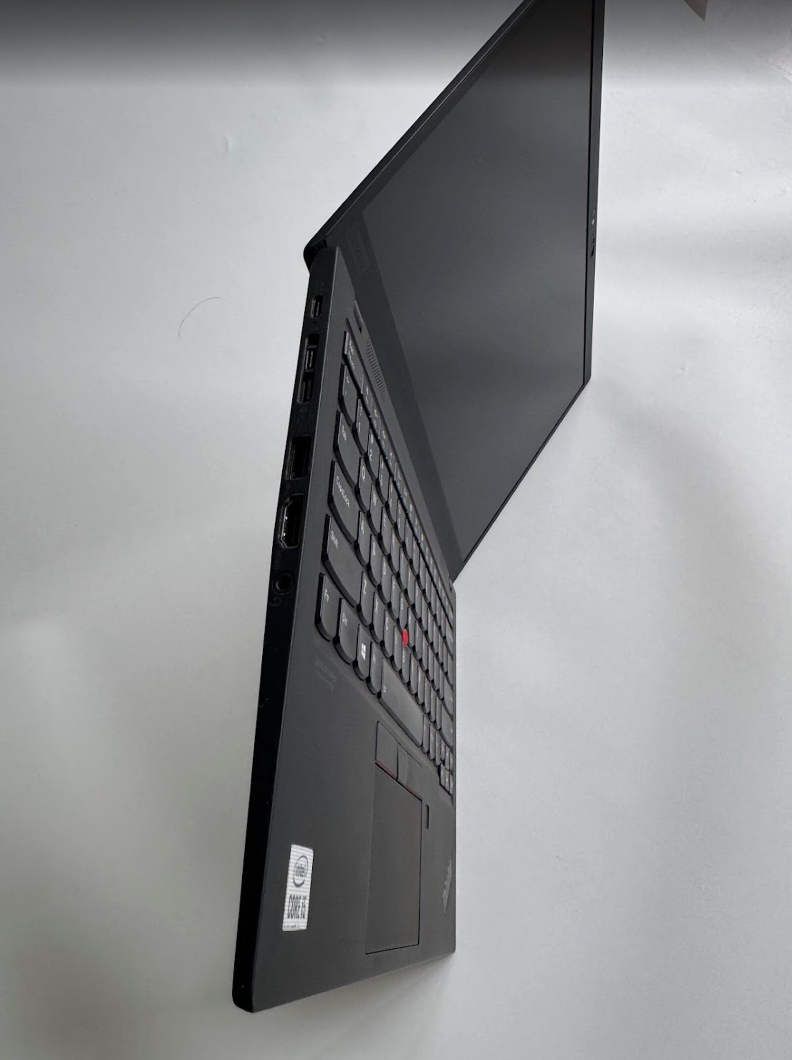 Tekstur carbon fiber pada lid