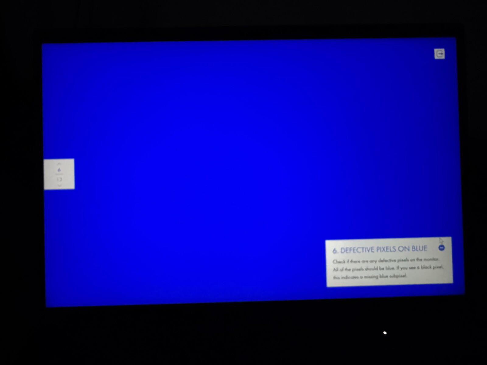 Tes dead pixel — layar biru penuh