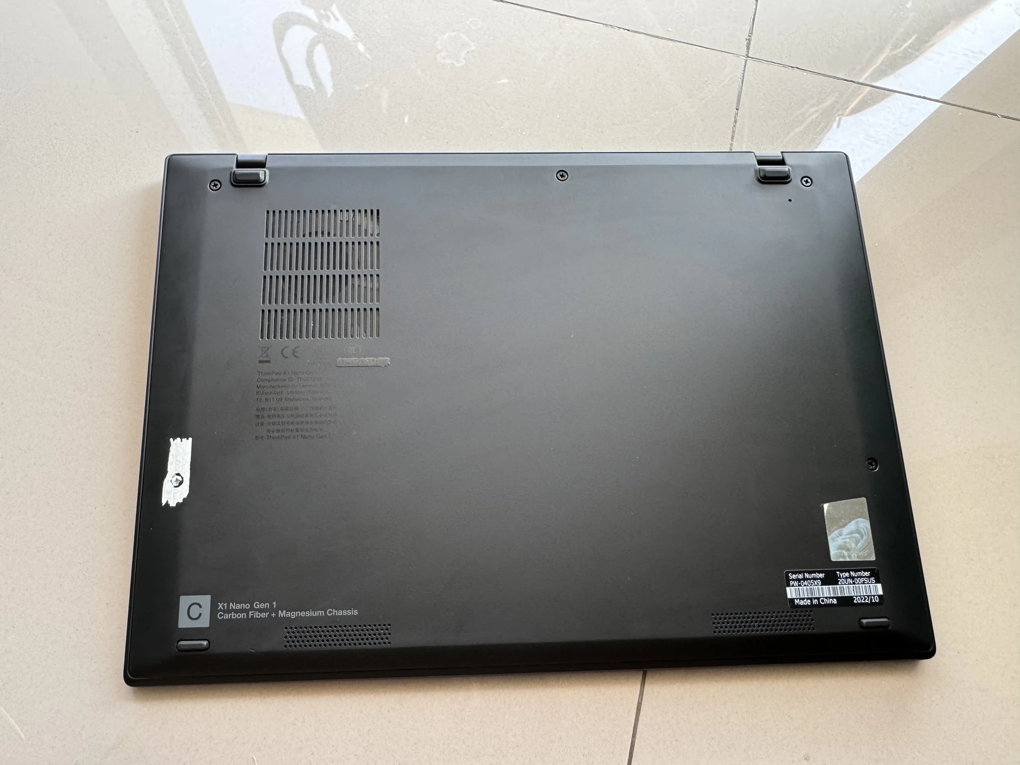 ThinkPad X1 Nano Gen 1 — cover bawah, ventilasi & label chassis