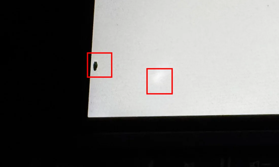 Foto dekat dead pixel dan white spot