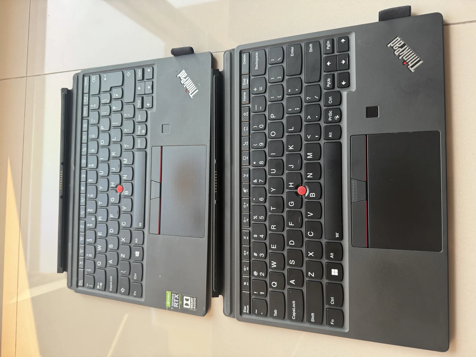 Dua folio keyboard ThinkPad X12 — lama & baru, keduanya original